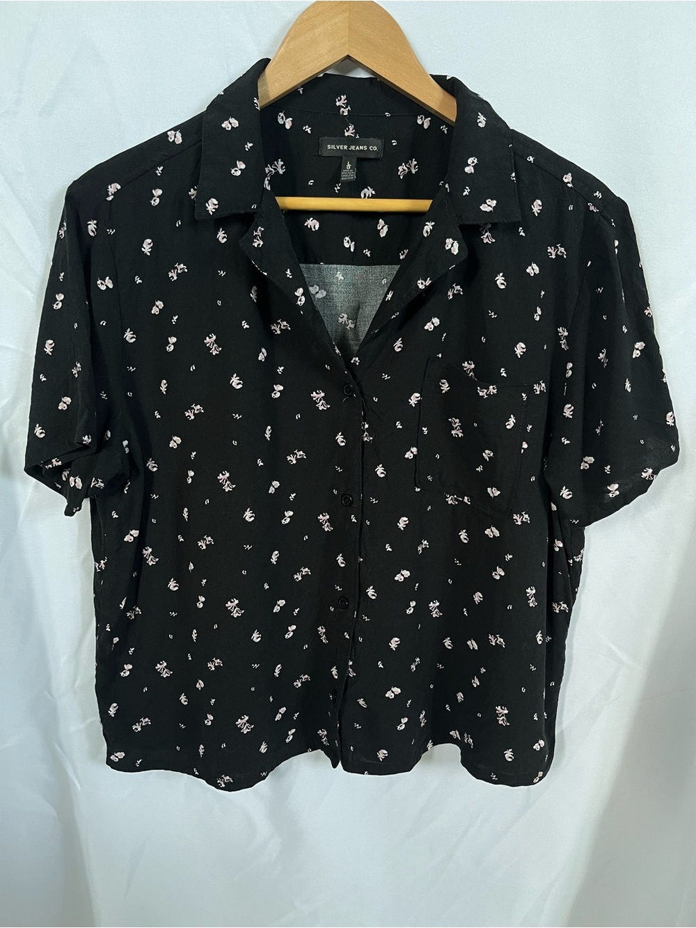 Silver Jeans Black Short-Sleeve Button-Down Shirt with Light Pink Floral Dots